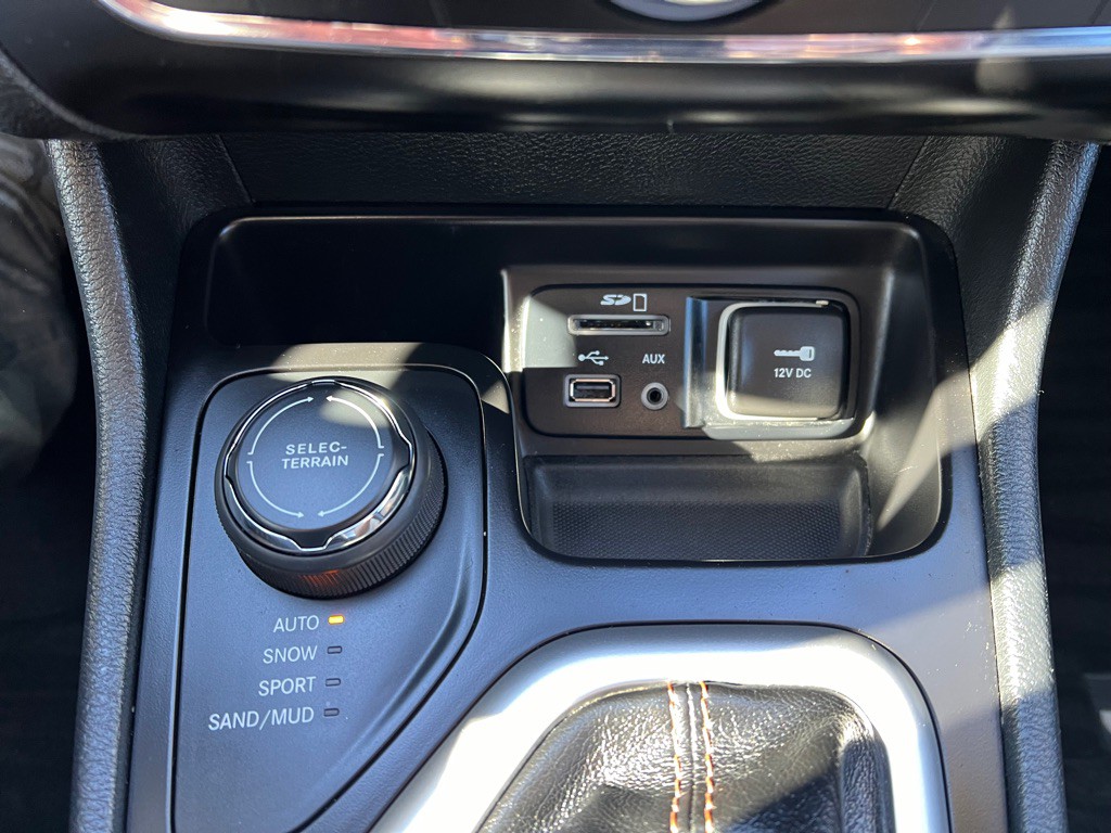 2015 Jeep Cherokee Image 28