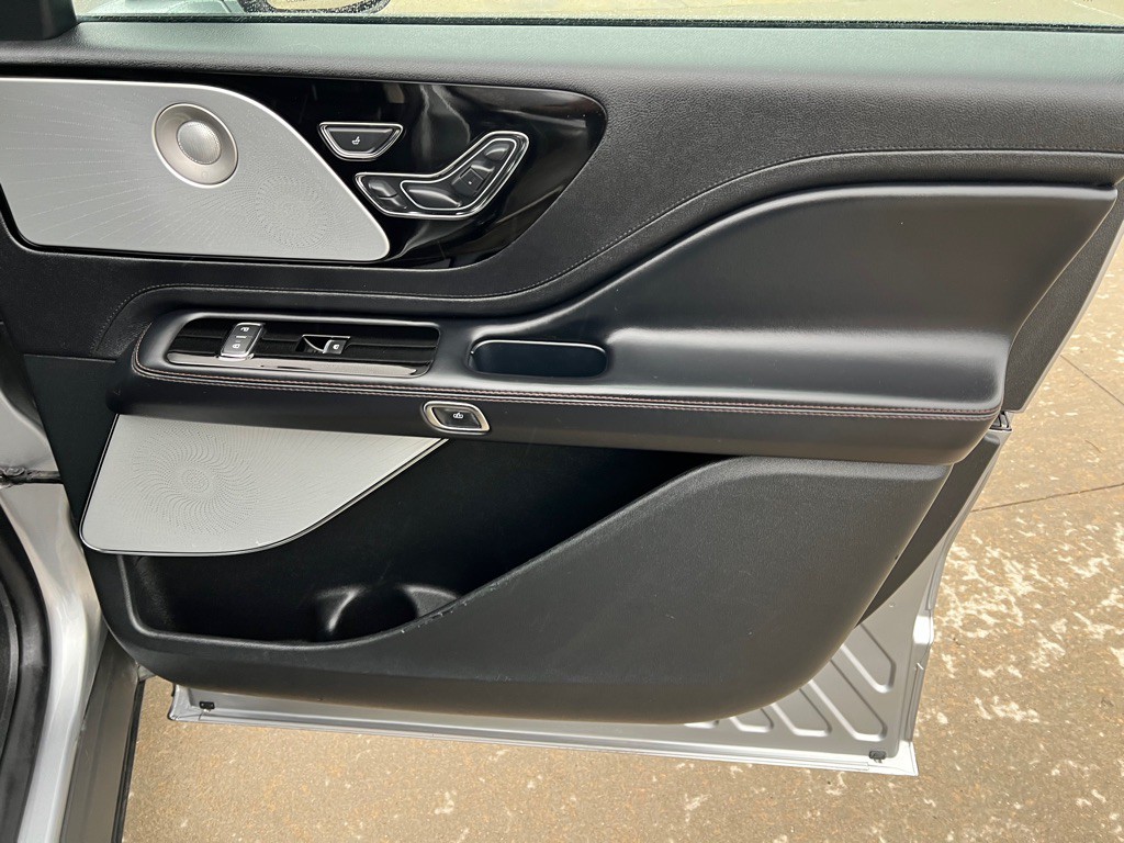 2021 Lincoln Aviator Image 11