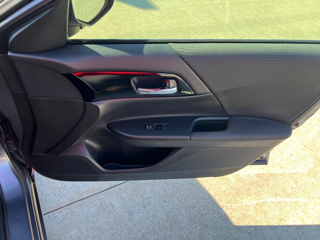 2016 Honda Accord Image 9