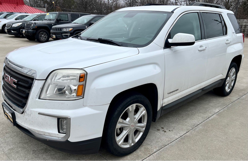 2017 GMC Terrain Image 2