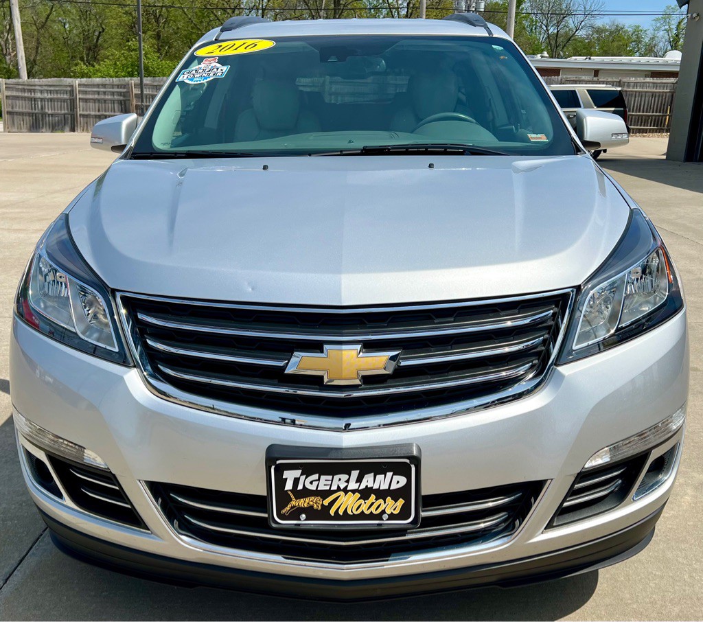 2016 Chevrolet Traverse Image 2