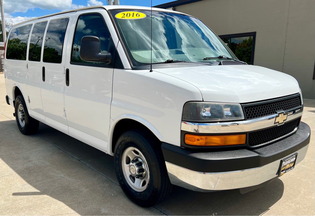 2016 Chevrolet Express Image 1