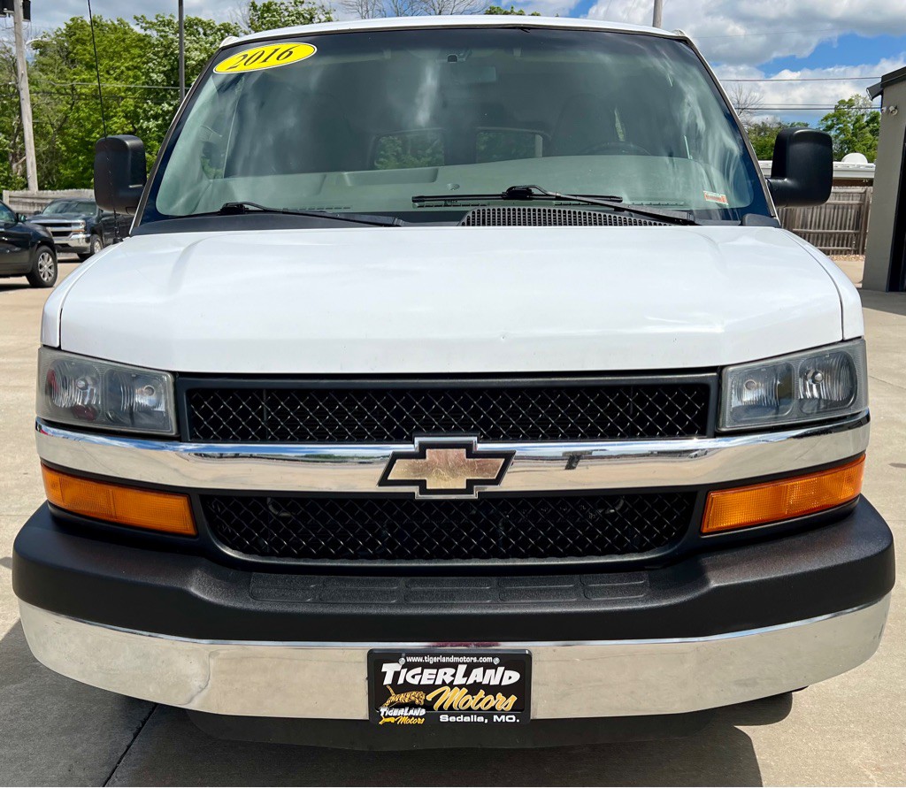 2016 Chevrolet Express Image 2