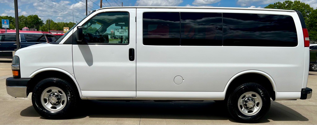 2016 Chevrolet Express Image 4