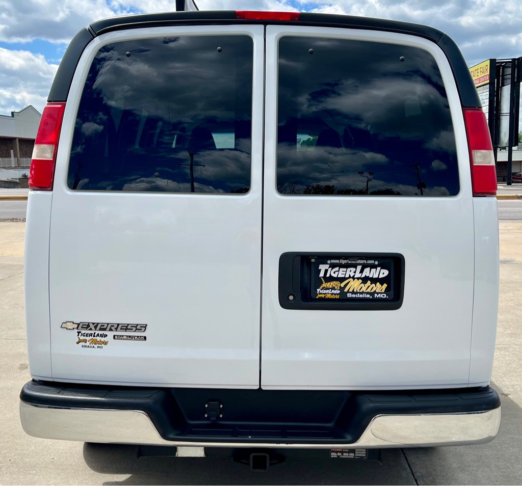 2016 Chevrolet Express Image 6
