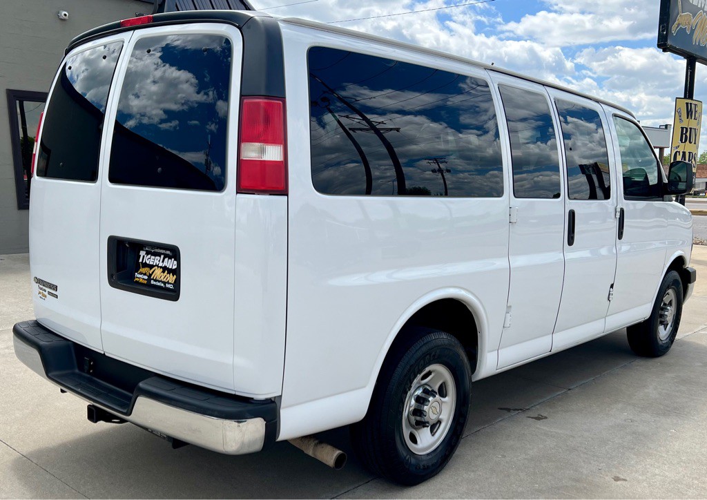 2016 Chevrolet Express Image 7