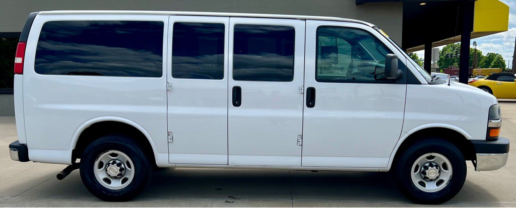 2016 Chevrolet Express Image 8