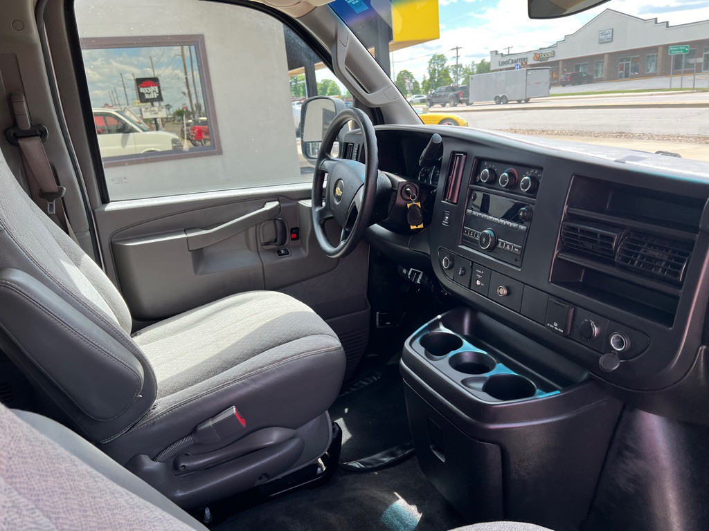 2016 Chevrolet Express Image 11