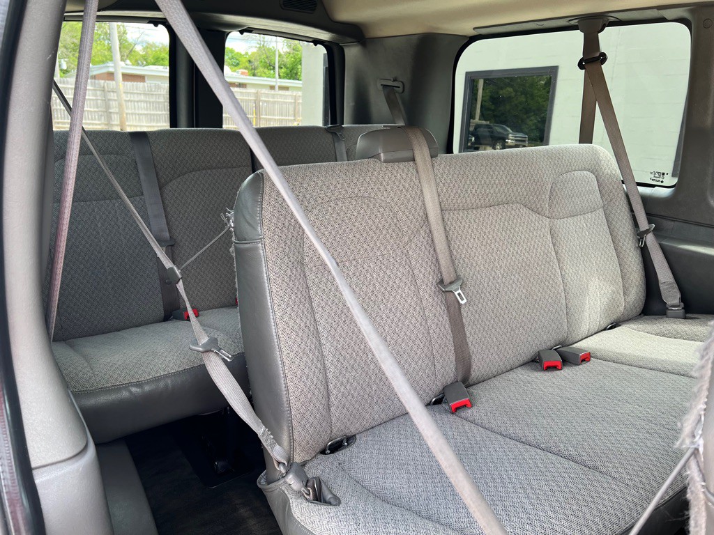 2016 Chevrolet Express Image 13