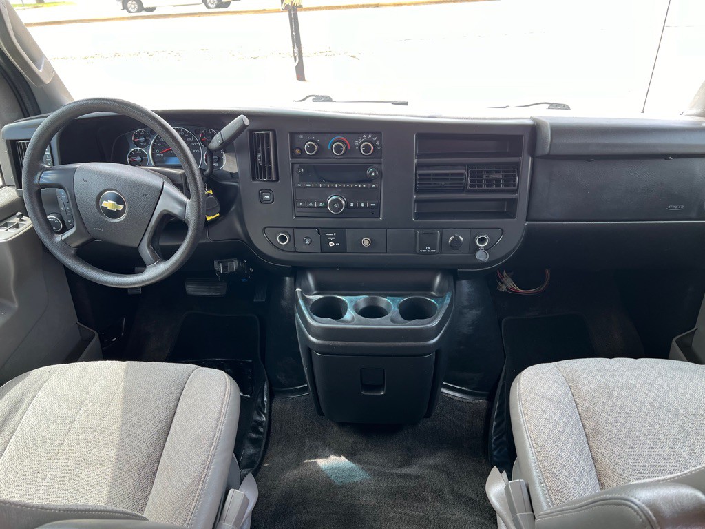 2016 Chevrolet Express Image 15