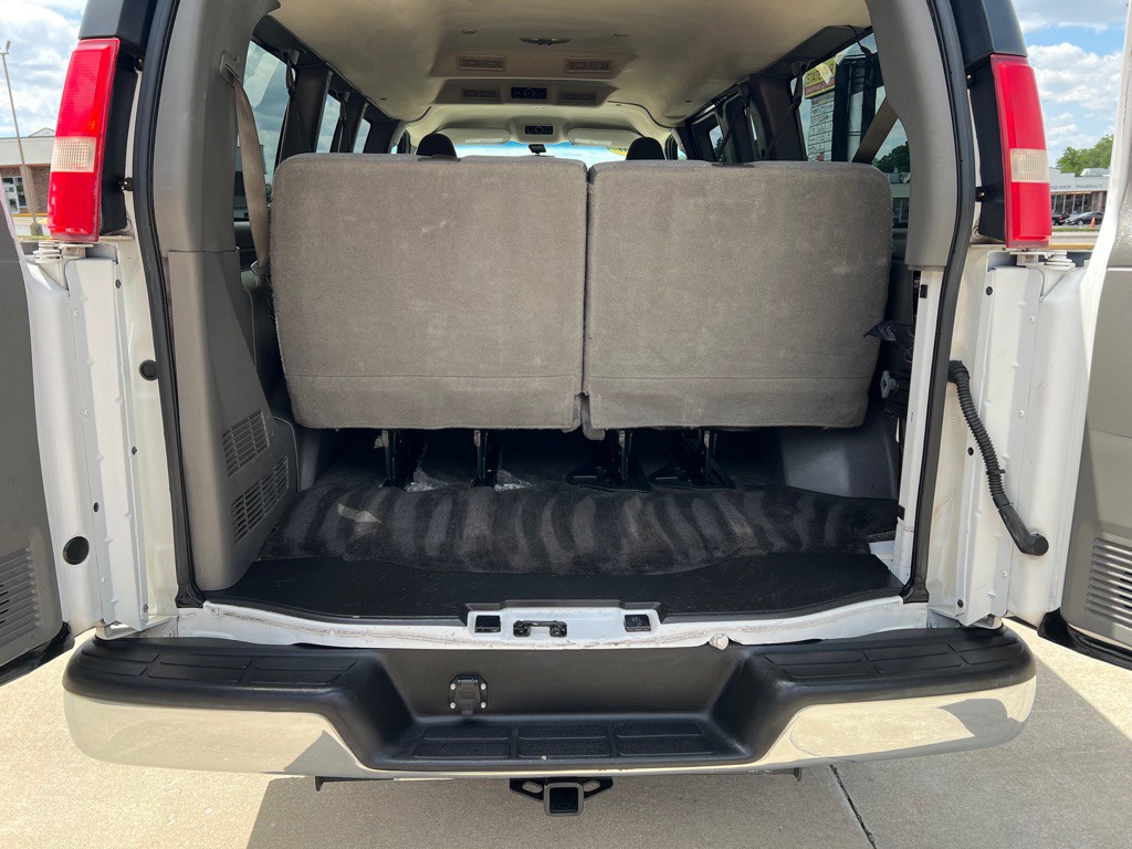 2016 Chevrolet Express Image 16