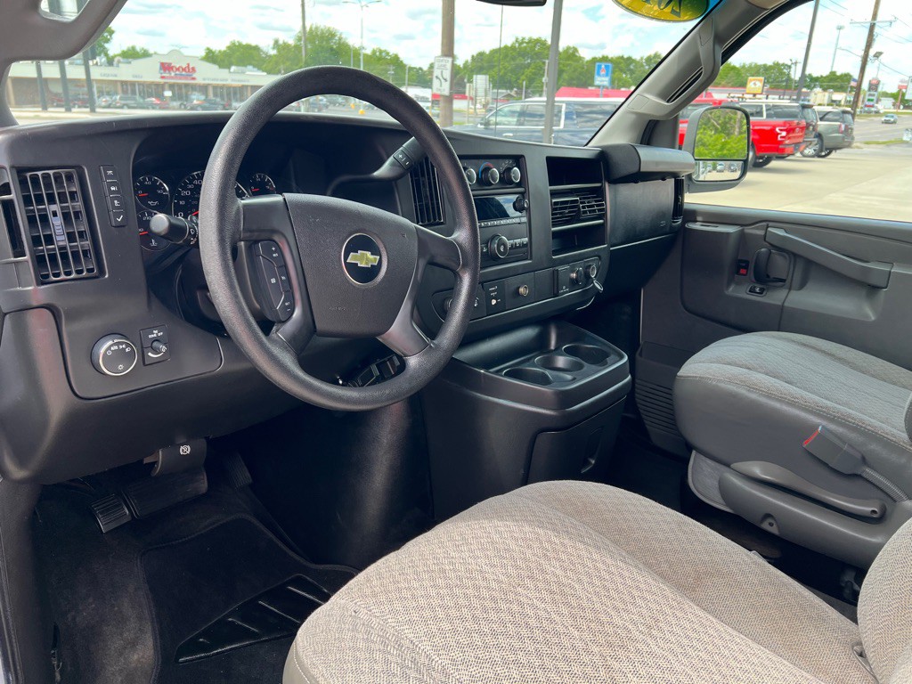 2016 Chevrolet Express Image 19