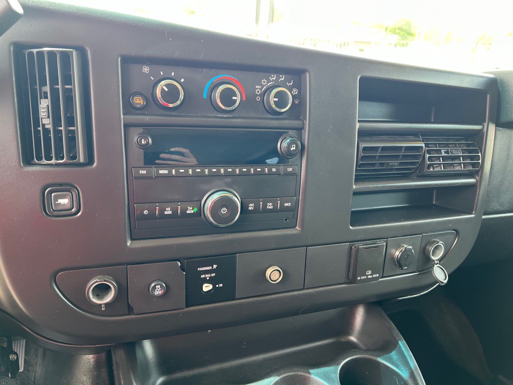 2016 Chevrolet Express Image 20