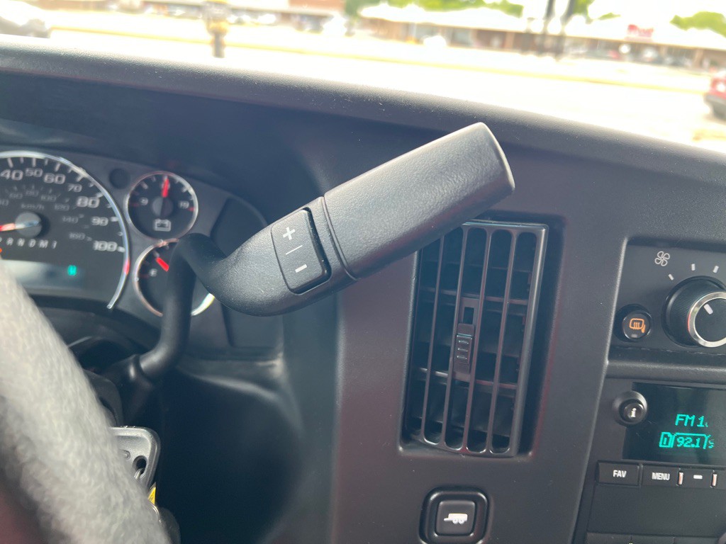 2016 Chevrolet Express Image 25