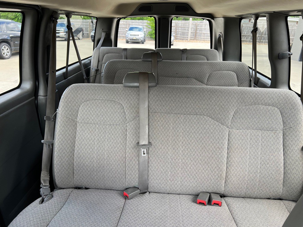2016 Chevrolet Express Image 27