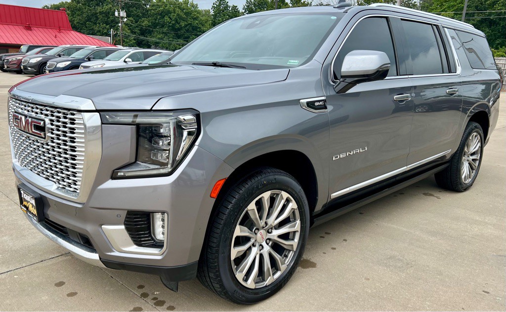 2021 GMC Yukon Image 3