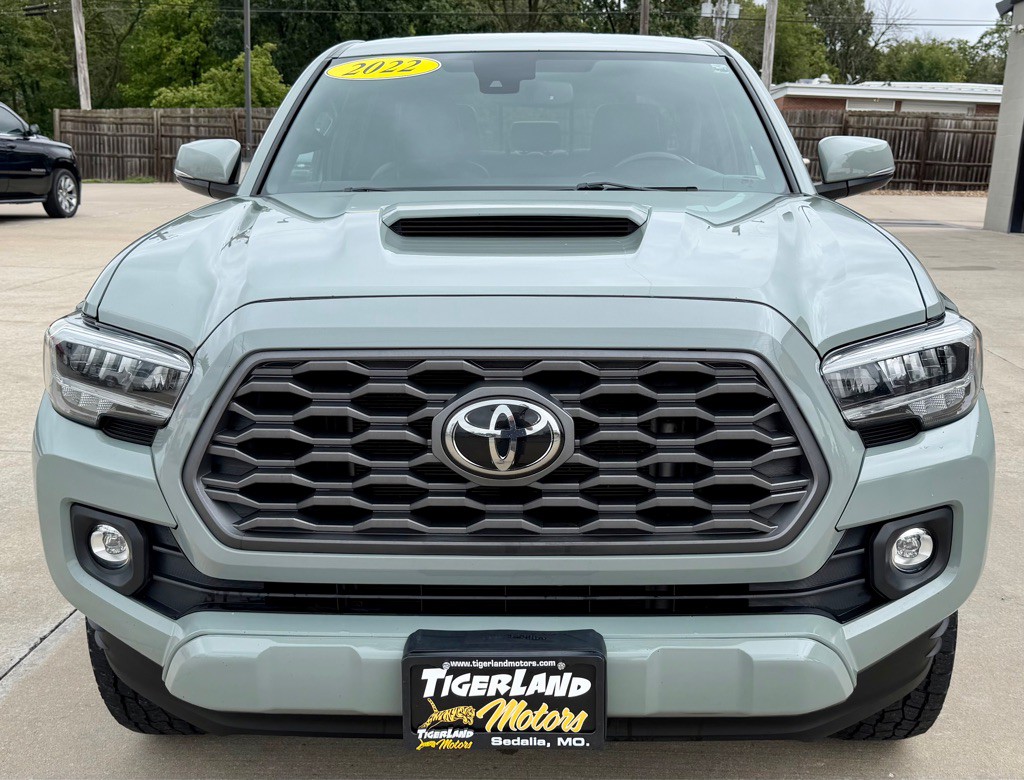 2022 Toyota Tacoma Image 2