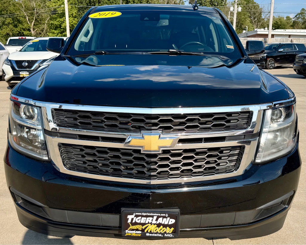 2019 Chevrolet Suburban Image 2