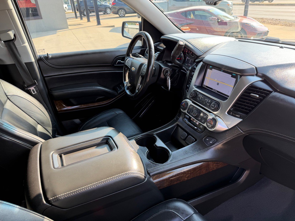 2019 Chevrolet Suburban Image 12