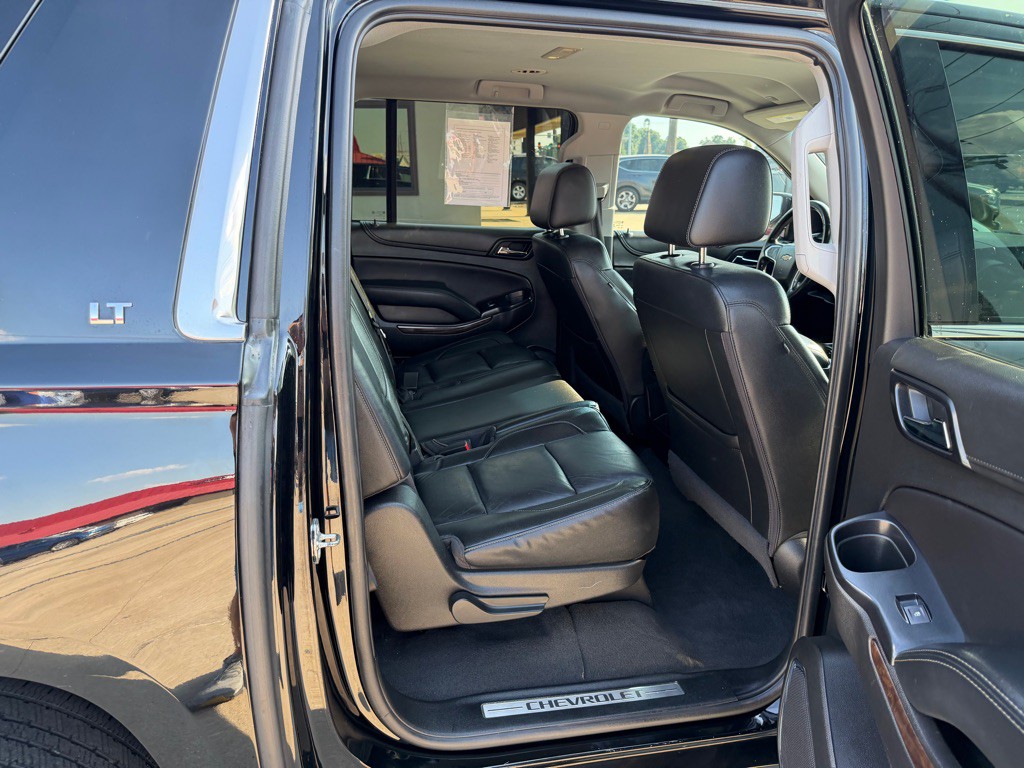 2019 Chevrolet Suburban Image 14