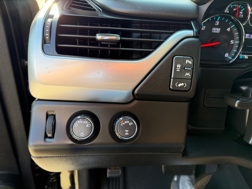 2019 Chevrolet Suburban Image 25