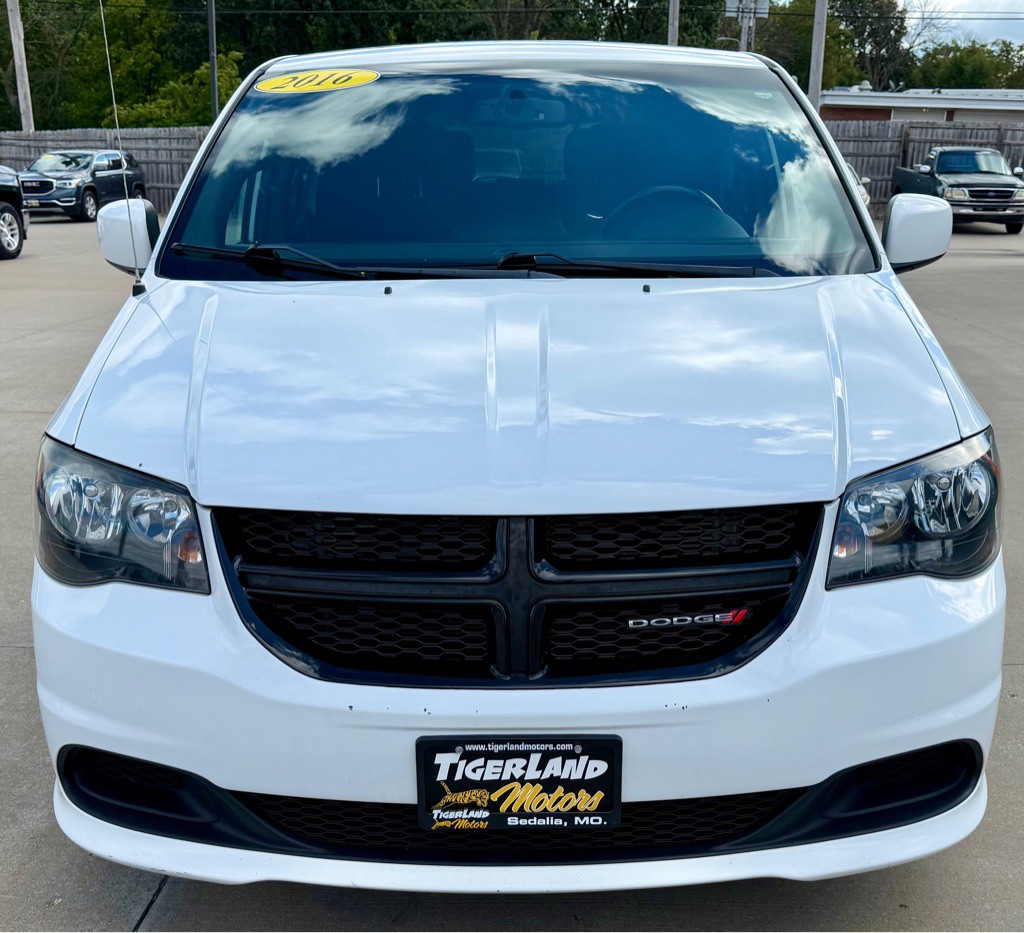 2016 Dodge Grand Caravan Image 2
