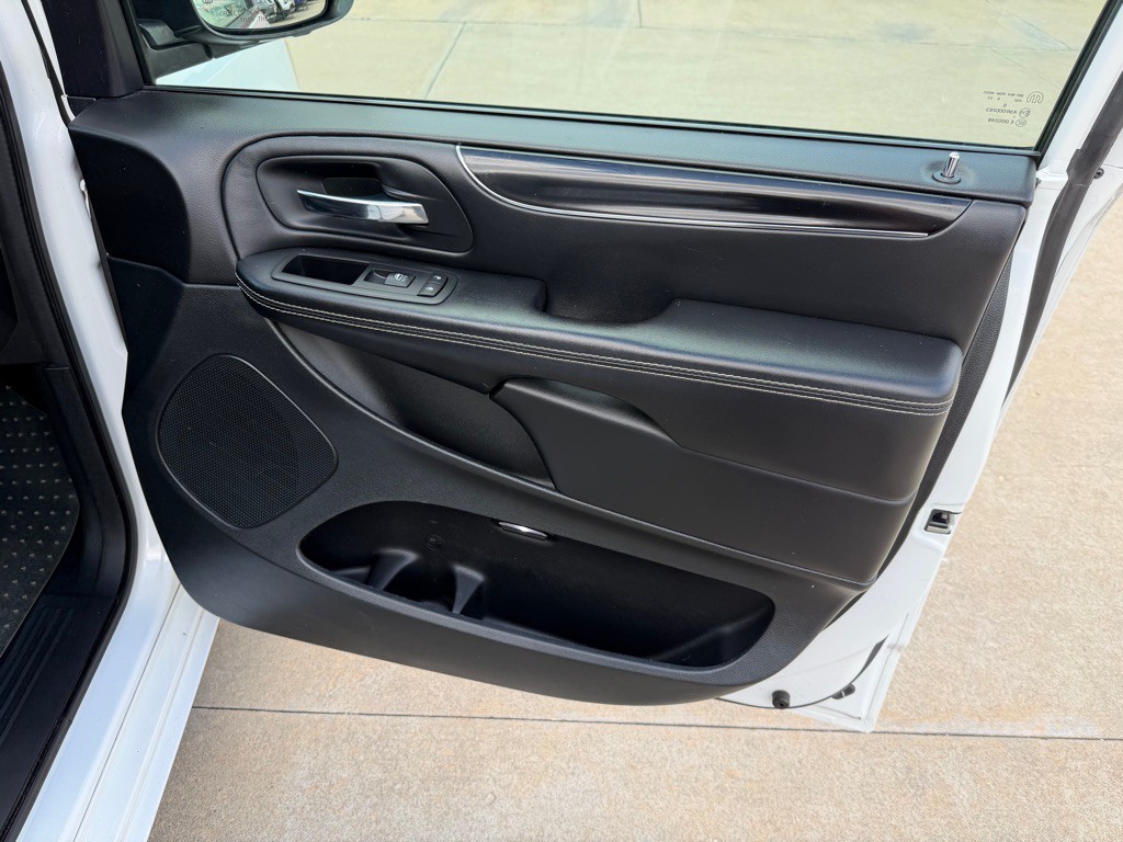 2016 Dodge Grand Caravan Image 9