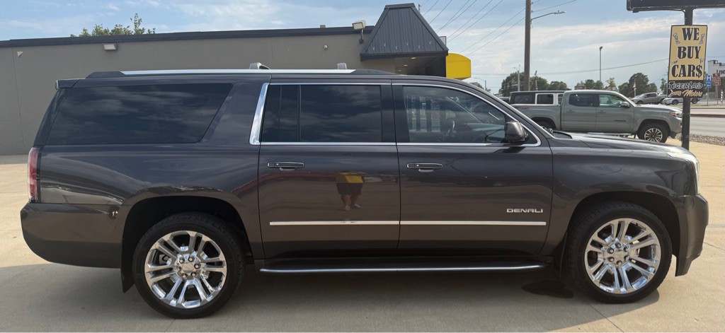 2016 GMC Yukon Image 9