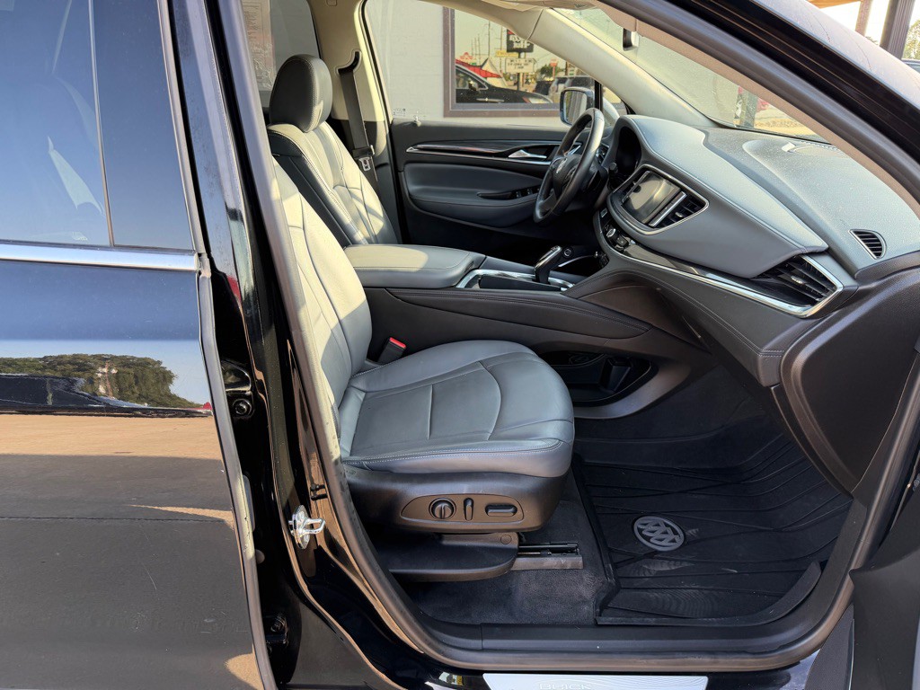 2018 Buick Enclave Image 12
