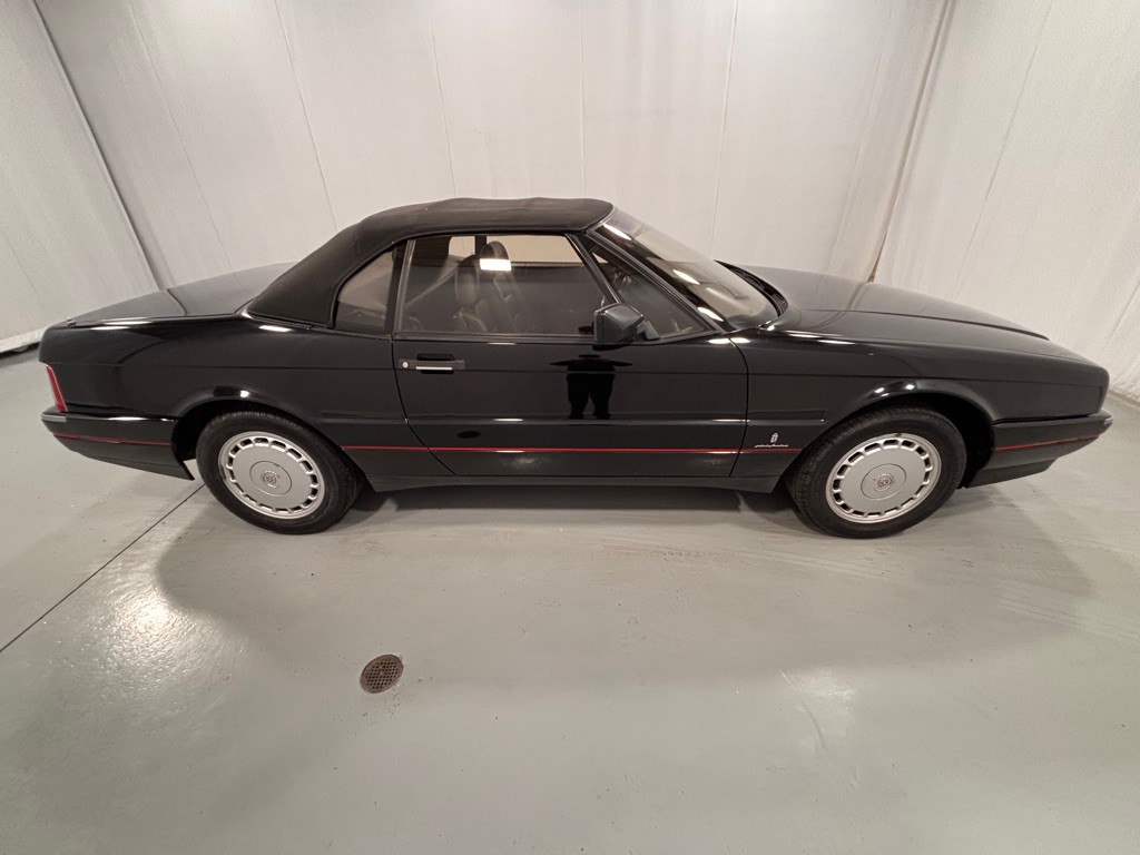 1992 Cadillac Allante Image 4