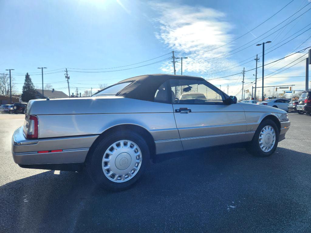 1993 Cadillac Allante Image 2