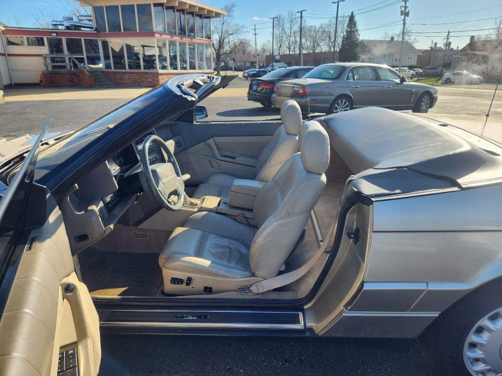 1993 Cadillac Allante Image 28