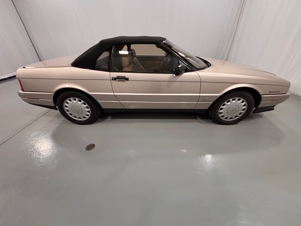1993 Cadillac Allante Image 4