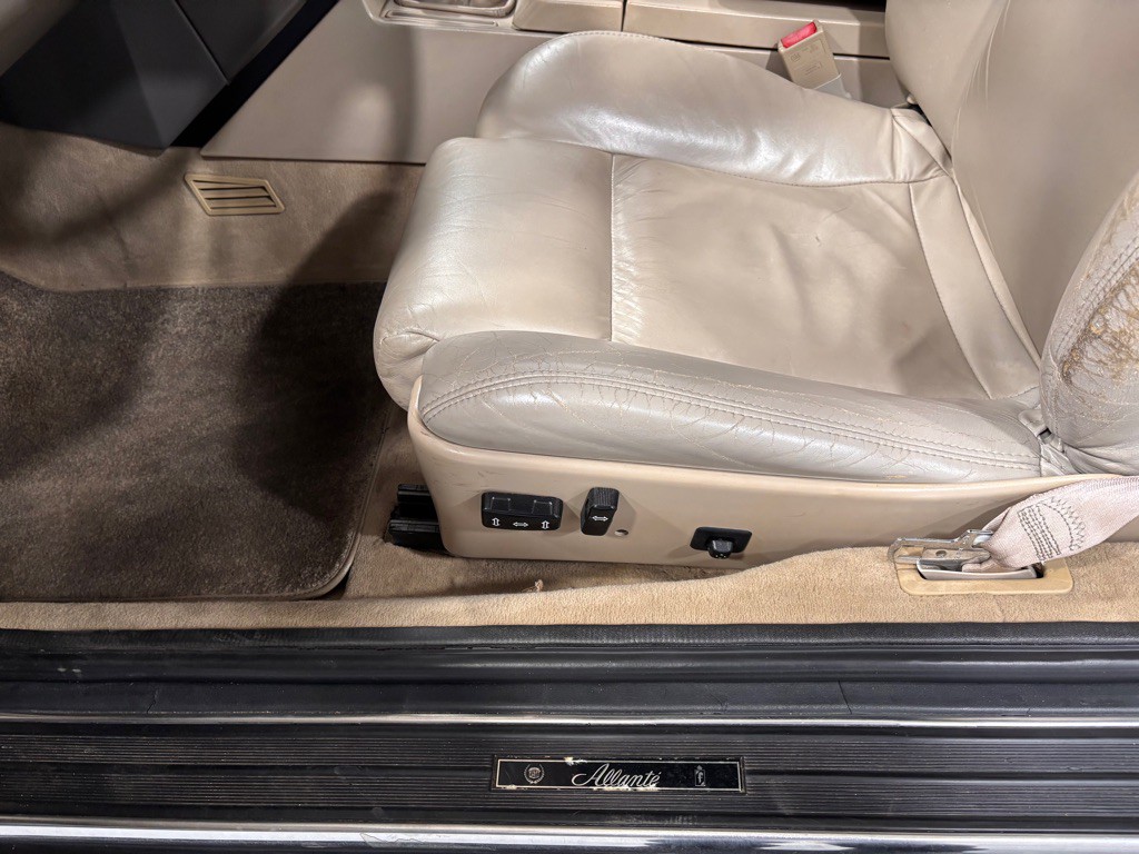 1993 Cadillac Allante Image 10