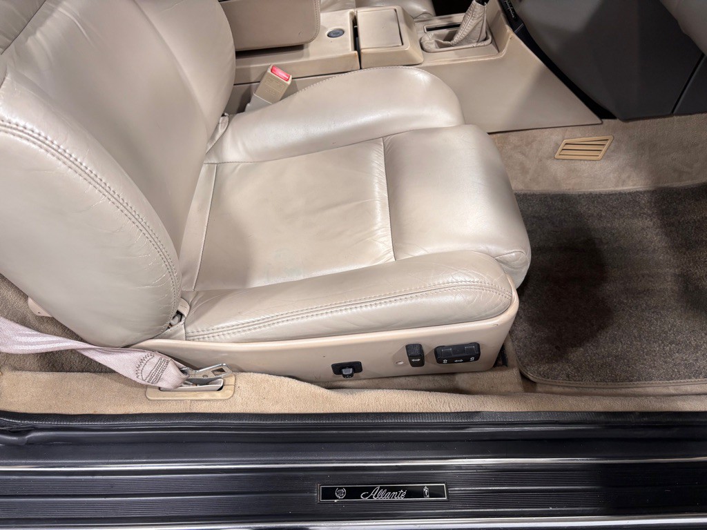 1993 Cadillac Allante Image 17