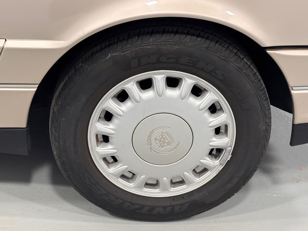 1993 Cadillac Allante Image 24