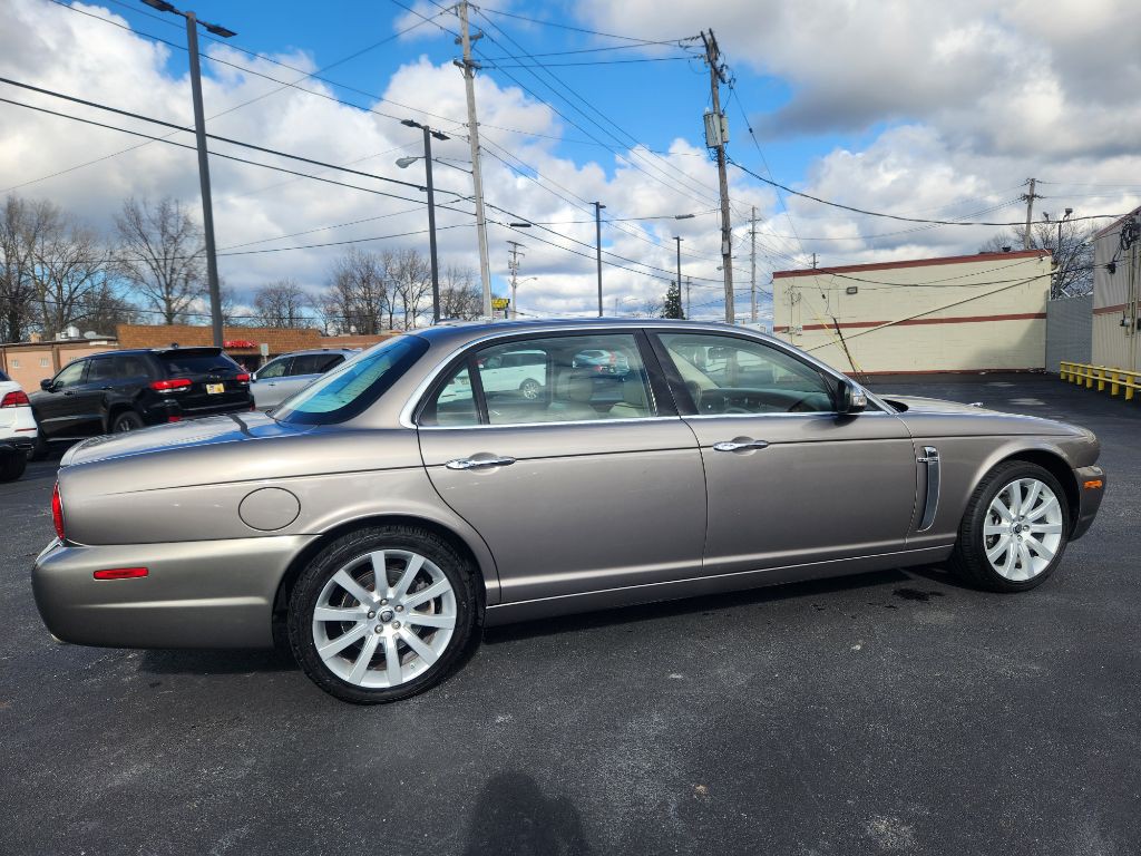 2008 Jaguar Vandenplas Image 4