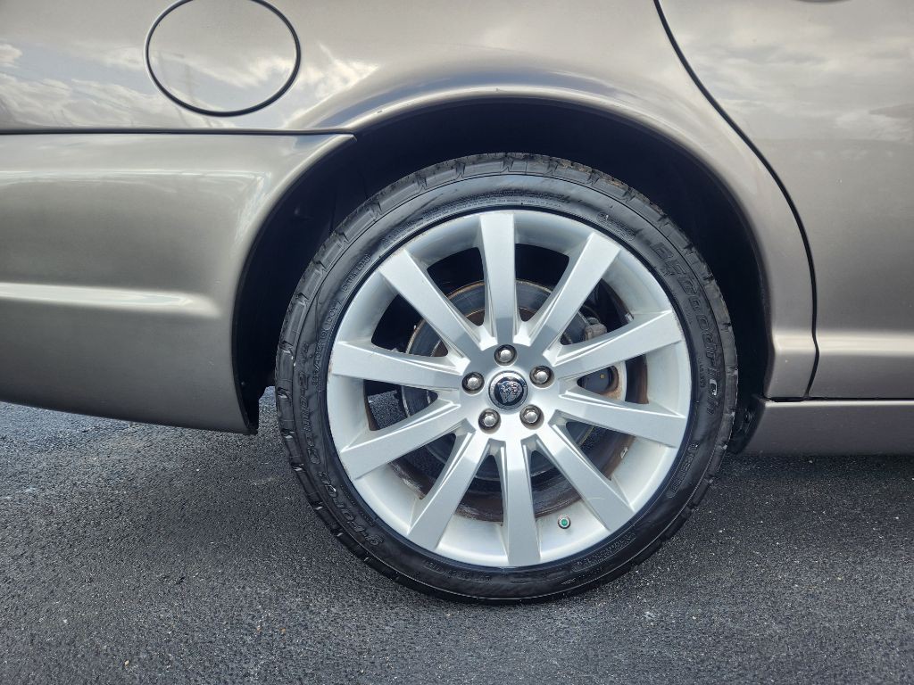 2008 Jaguar Vandenplas Image 10