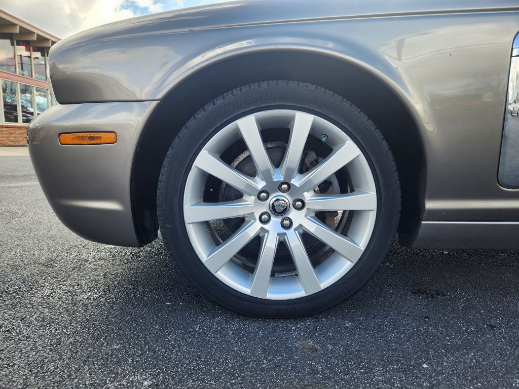 2008 Jaguar Vandenplas Image 12