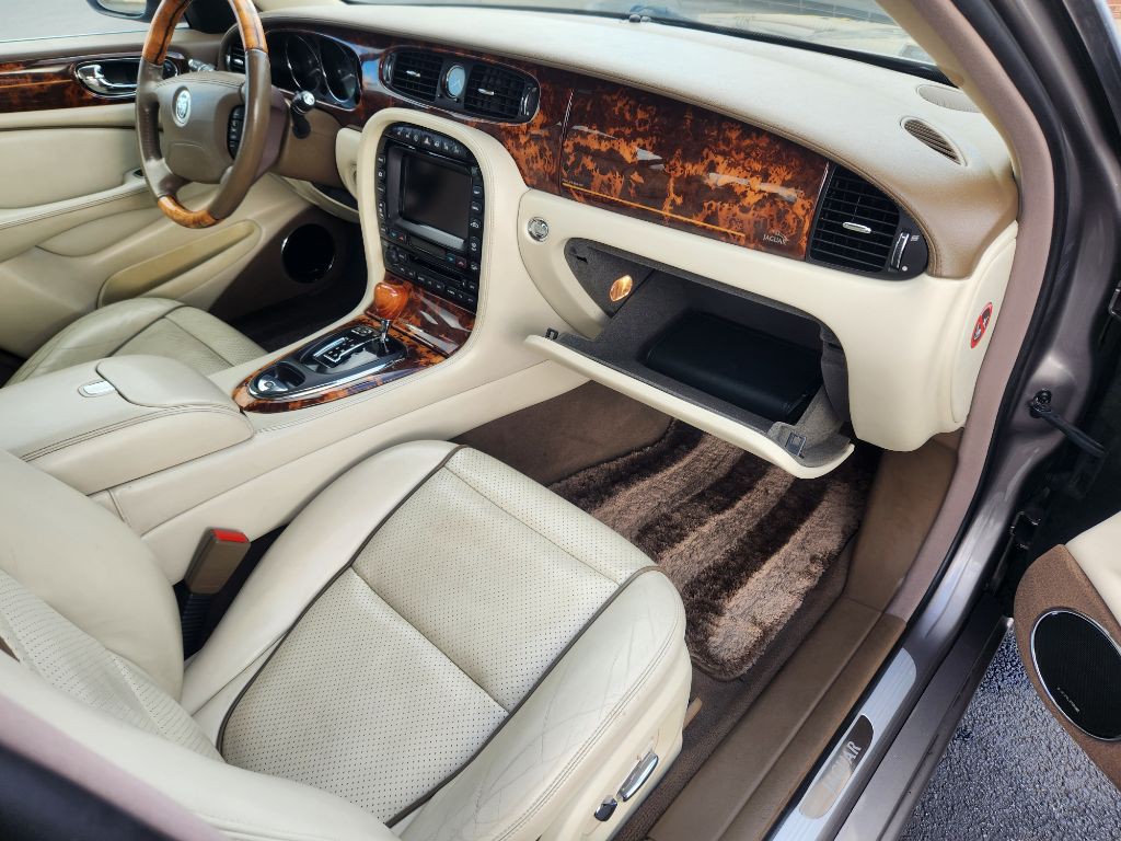2008 Jaguar Vandenplas Image 15