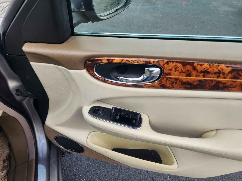 2008 Jaguar Vandenplas Image 16