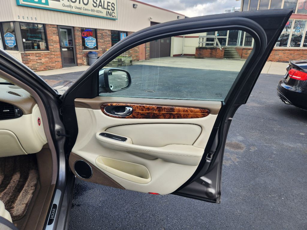 2008 Jaguar Vandenplas Image 17