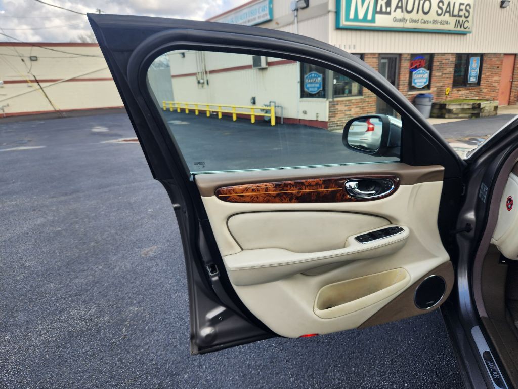 2008 Jaguar Vandenplas Image 20