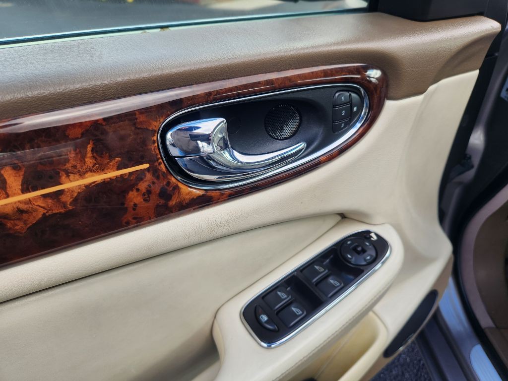 2008 Jaguar Vandenplas Image 21