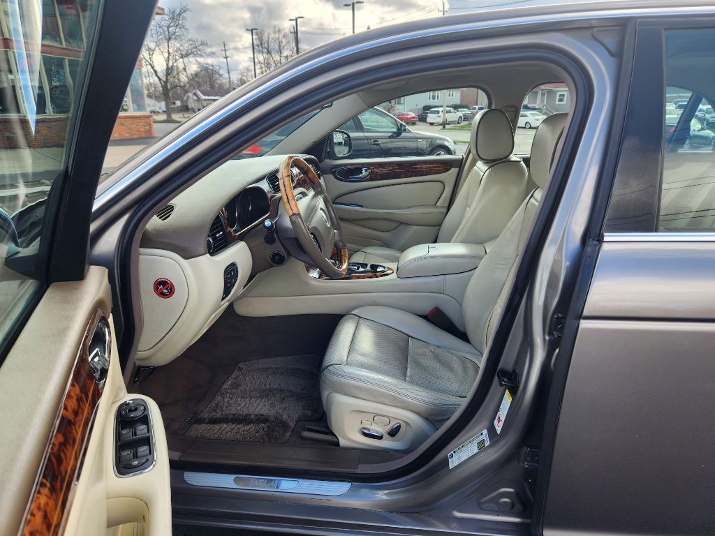2008 Jaguar Vandenplas Image 23