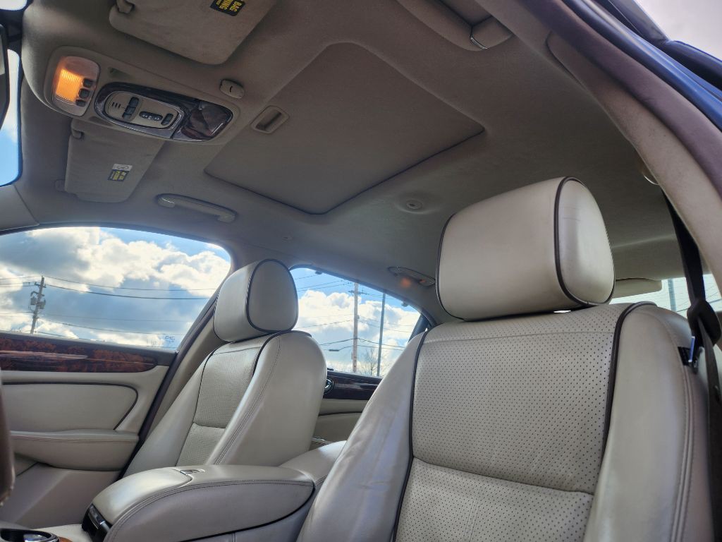 2008 Jaguar Vandenplas Image 24