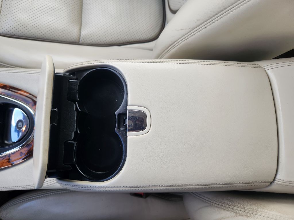 2008 Jaguar Vandenplas Image 25