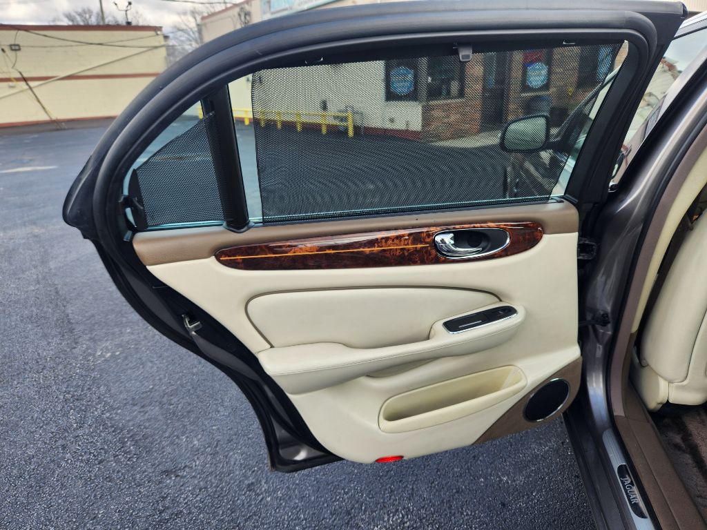 2008 Jaguar Vandenplas Image 29