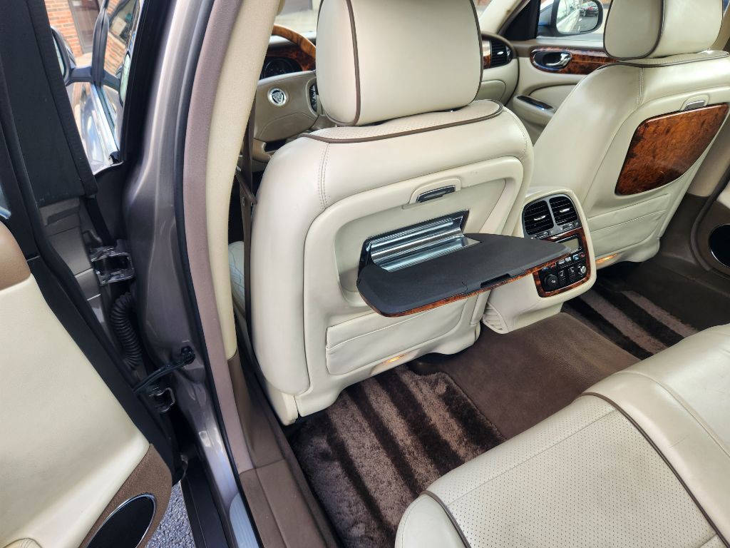 2008 Jaguar Vandenplas Image 32