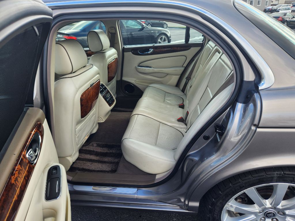2008 Jaguar Vandenplas Image 34